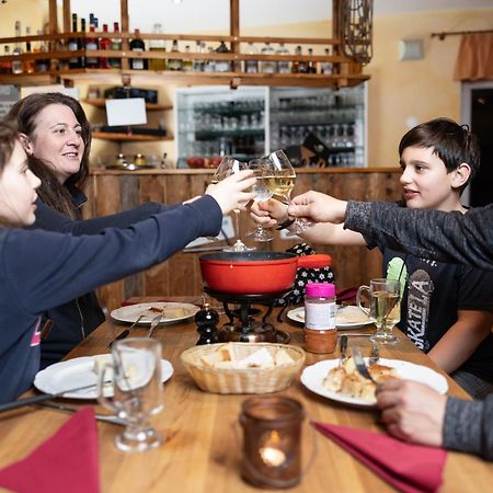 Hotel Reitstall Und Saloon San Jon Scuol Esterno foto