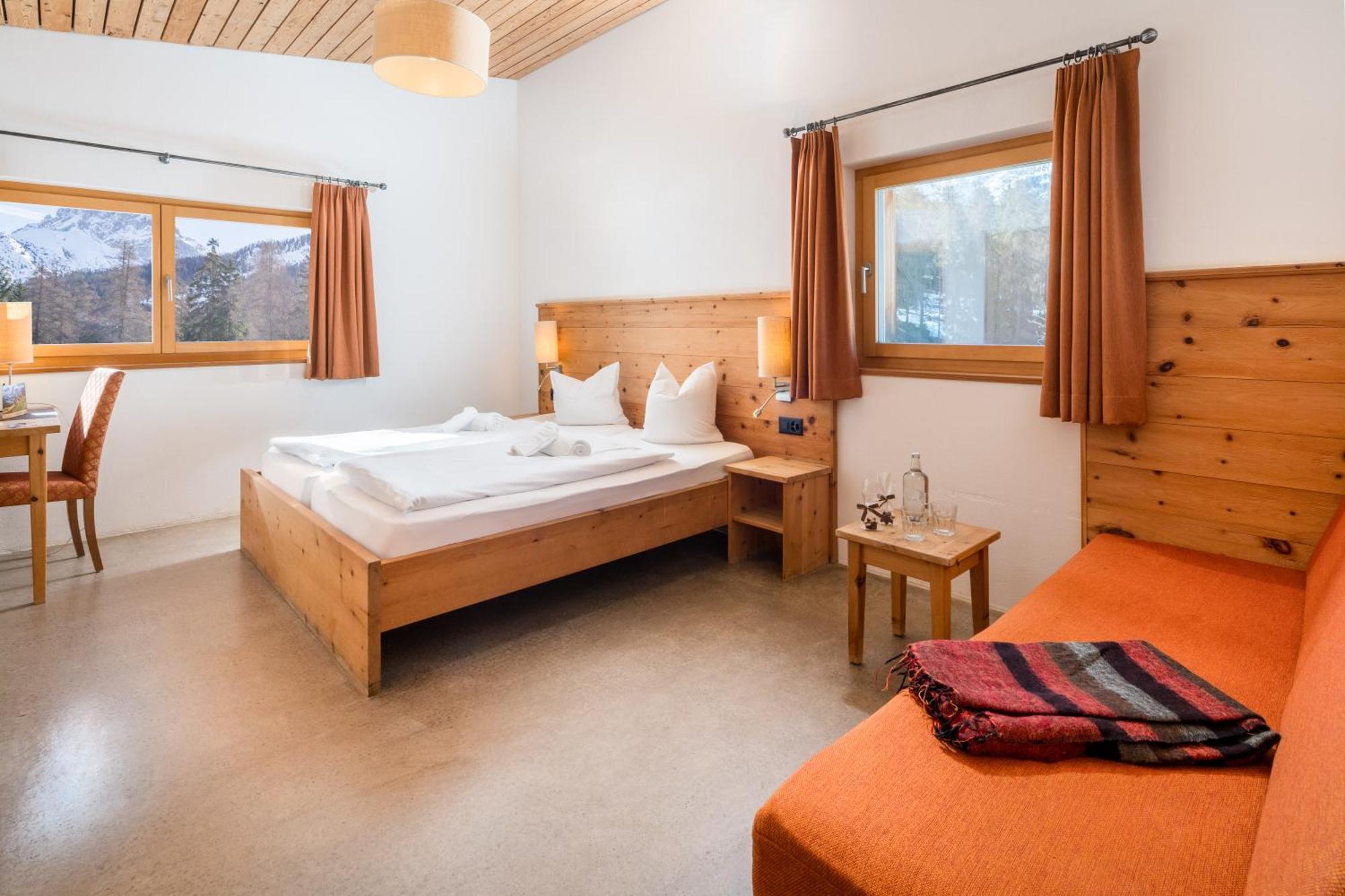 Hotel Reitstall Und Saloon San Jon Scuol Esterno foto