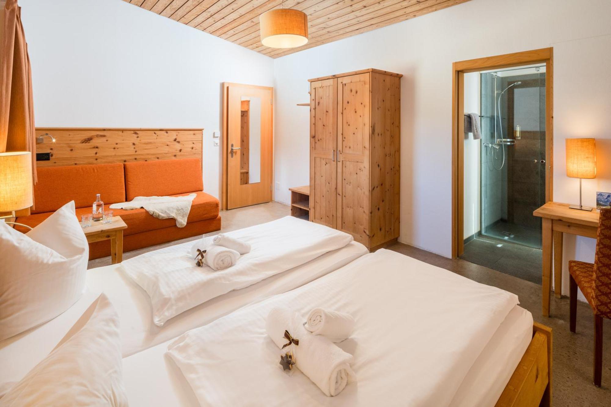 Hotel Reitstall Und Saloon San Jon Scuol Esterno foto