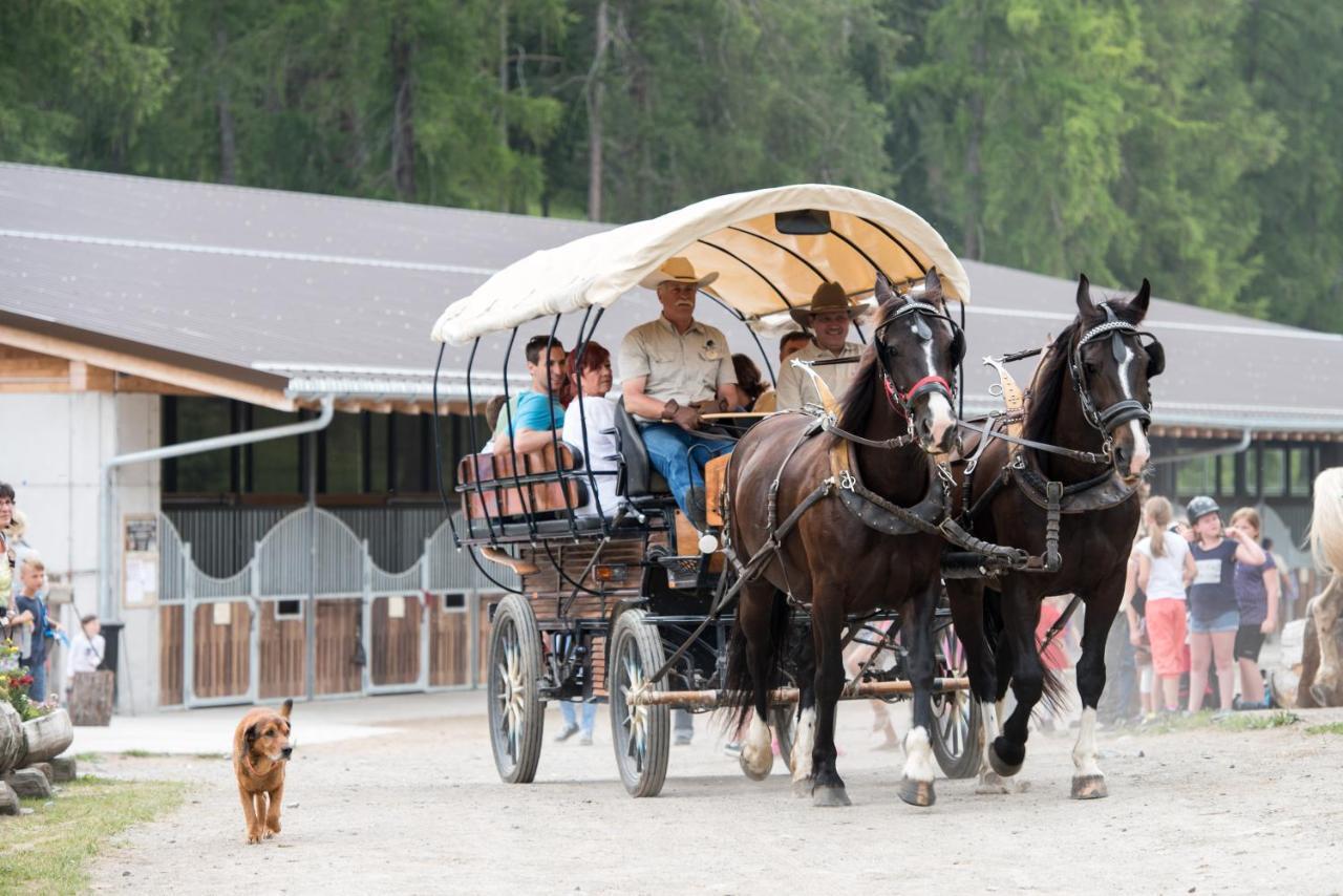 Hotel Reitstall Und Saloon San Jon Scuol Esterno foto