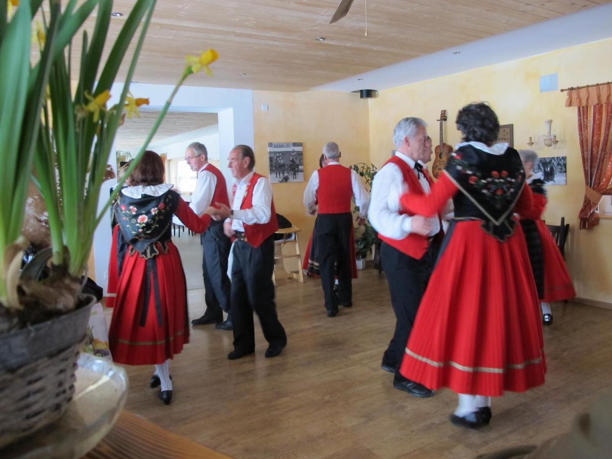 Hotel Reitstall Und Saloon San Jon Scuol Esterno foto